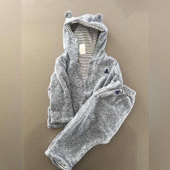 GAP Other - Baby gap reversible baby blue stripped matching set size 3-6 months